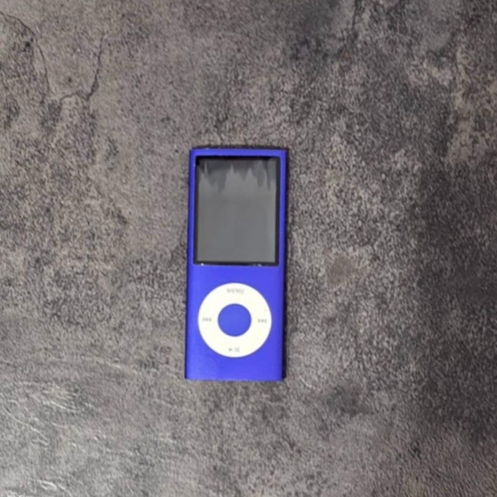 4th generation iPod never used comes with charger!!!!